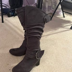 Grey boots. Great condition